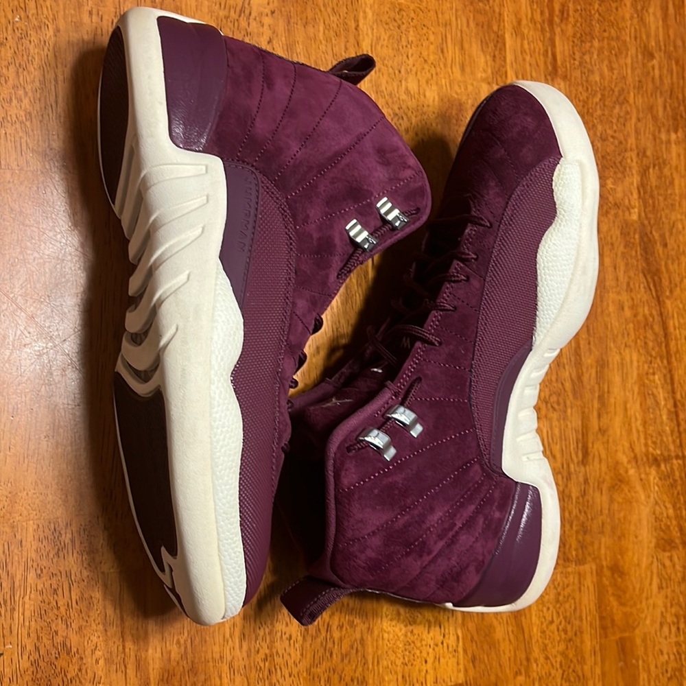 Jordan 12 boredeaux 2017 size 10.5 worn once, don’t fit anymore.